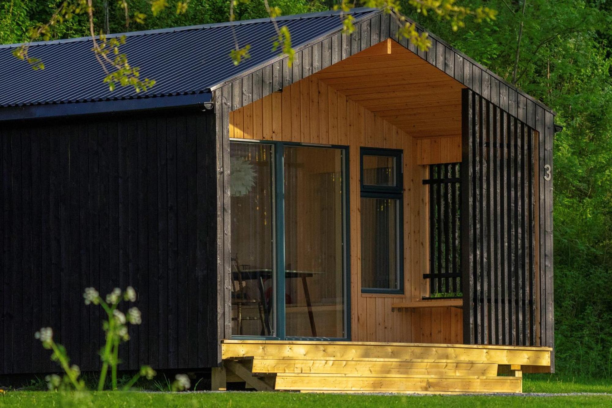 Fugelvagen, Cabins And Glamping Alvund 外观 照片