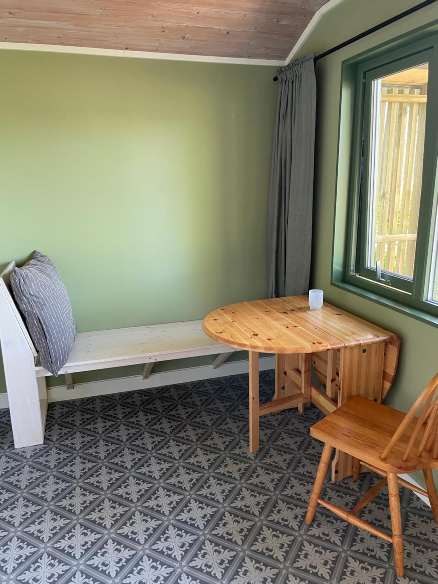 Fugelvagen, Cabins And Glamping Alvund 外观 照片