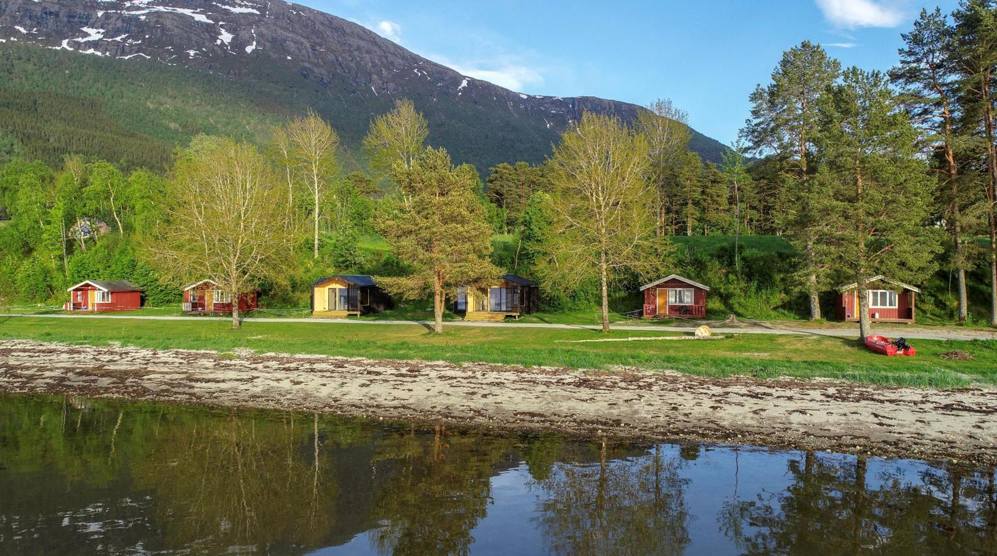 Fugelvagen, Cabins And Glamping Alvund 外观 照片